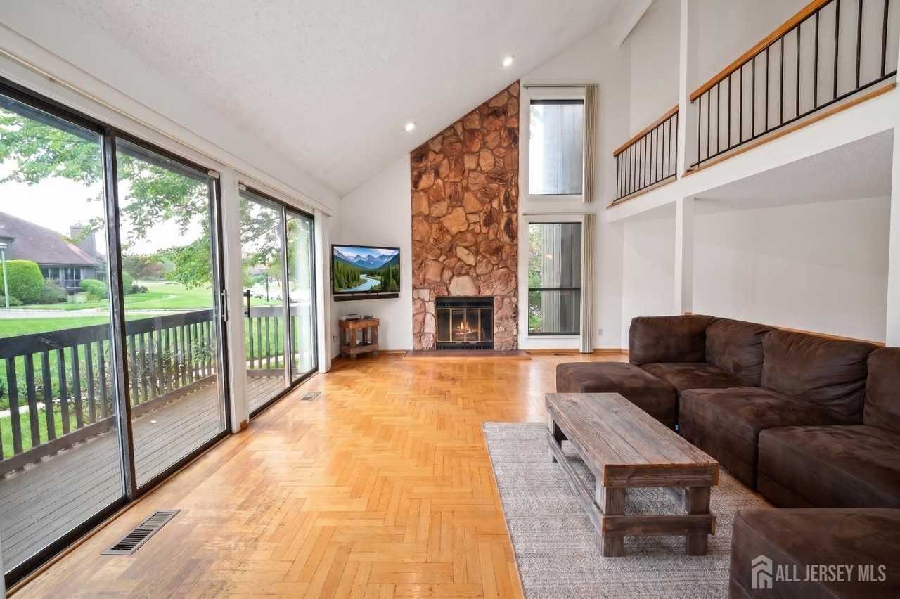 260 Westgate Dr - Photo 2 of 25
