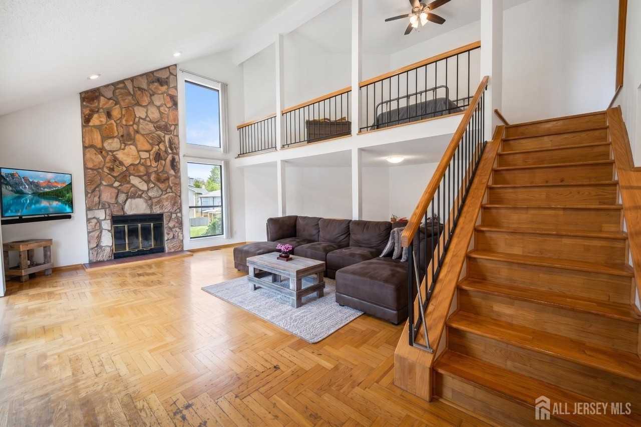 260 Westgate Dr - Photo 3 of 25