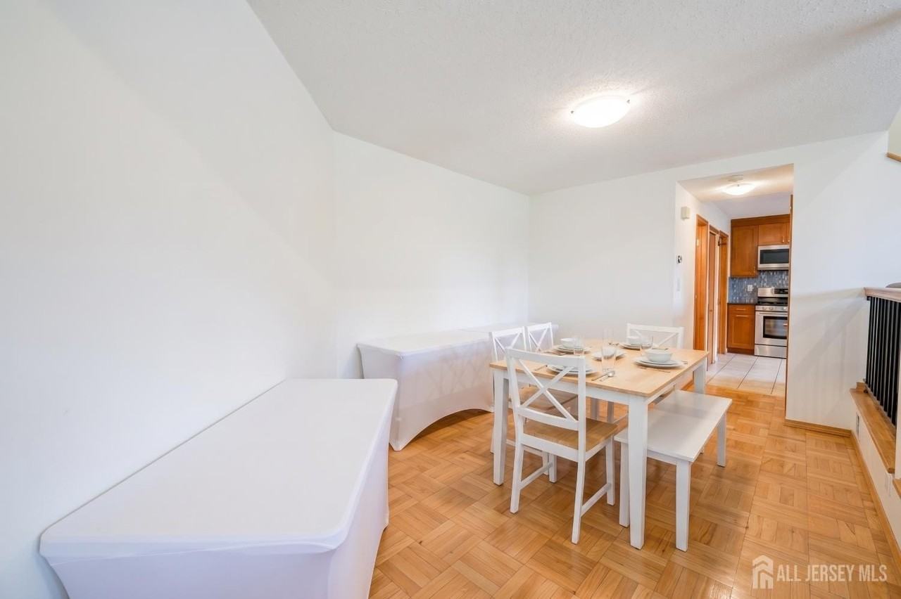 260 Westgate Dr - Photo 6 of 25