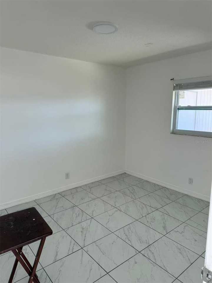 4326 80th St W - Photo 5 of 9