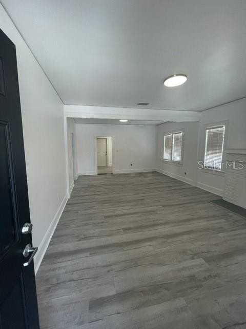 2118 5th St - Photo 3 of 11