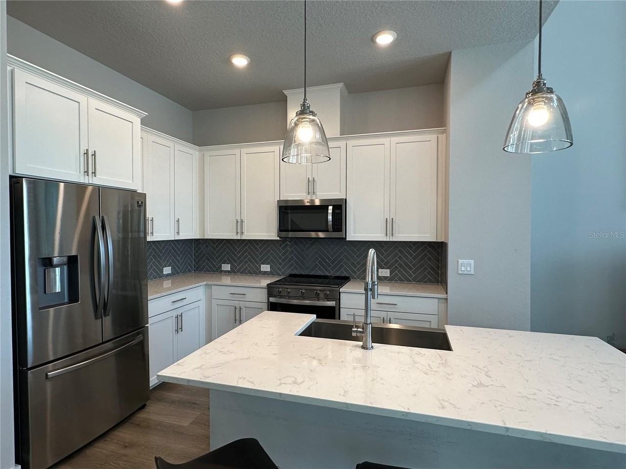 2328 Lindstrom St - Photo 5 of 28