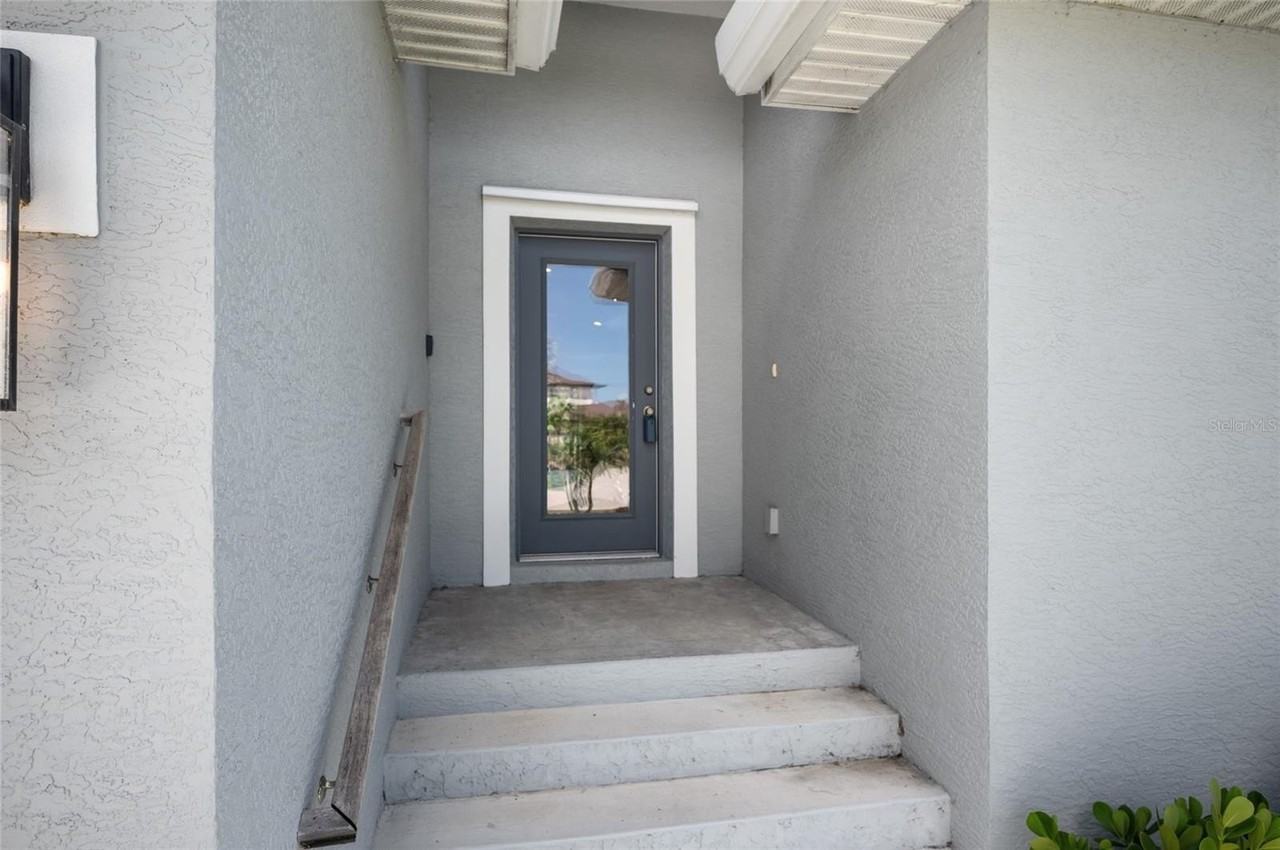 315 Sweetwater Dr - Photo 2 of 30