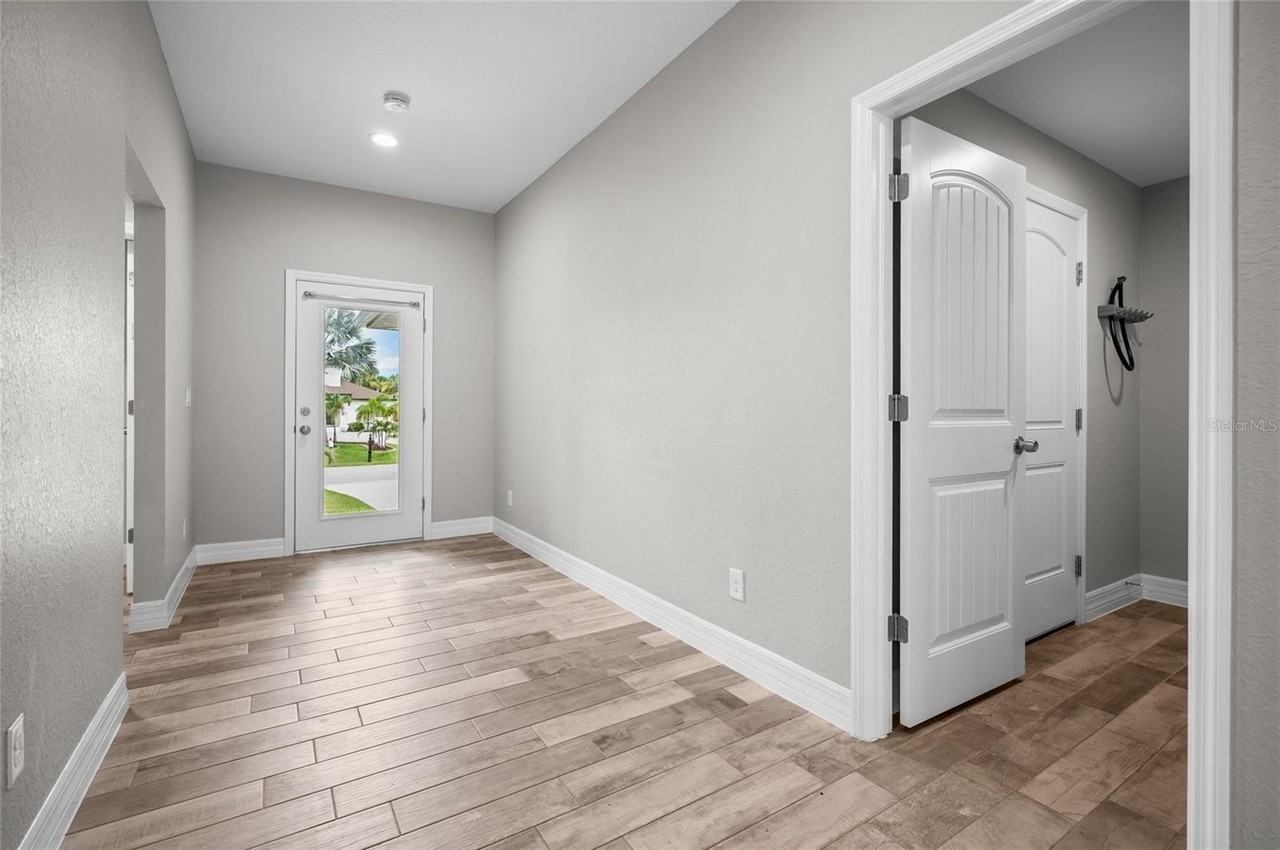 315 Sweetwater Dr - Photo 3 of 30