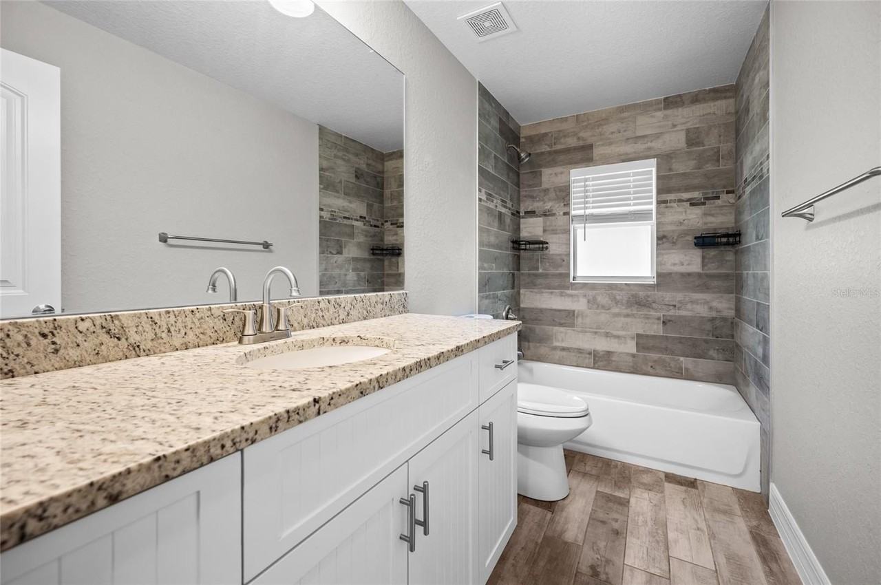 315 Sweetwater Dr - Photo 6 of 30