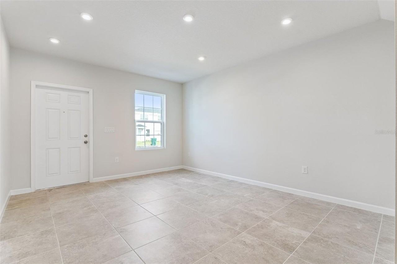 1206 Port Blue Way - Photo 2 of 31