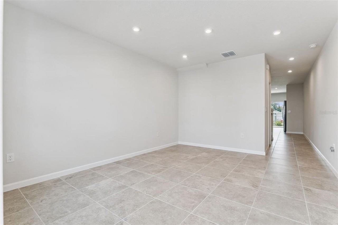 1206 Port Blue Way - Photo 3 of 31