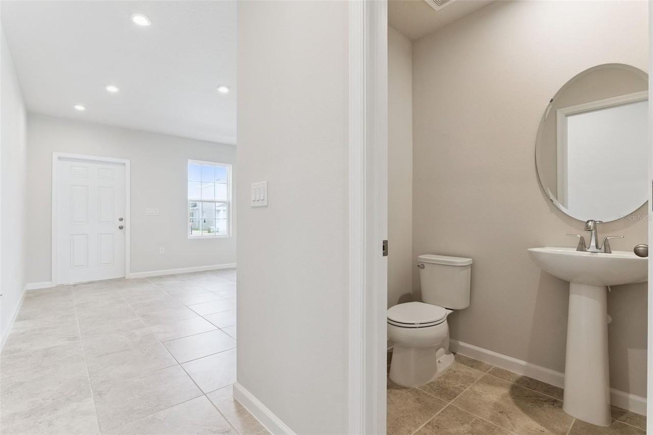 1206 Port Blue Way - Photo 4 of 31
