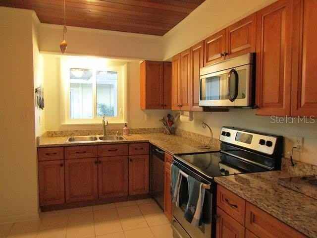 421 Riviera St - Photo 5 of 30