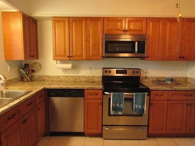421 Riviera St - Photo 6 of 30