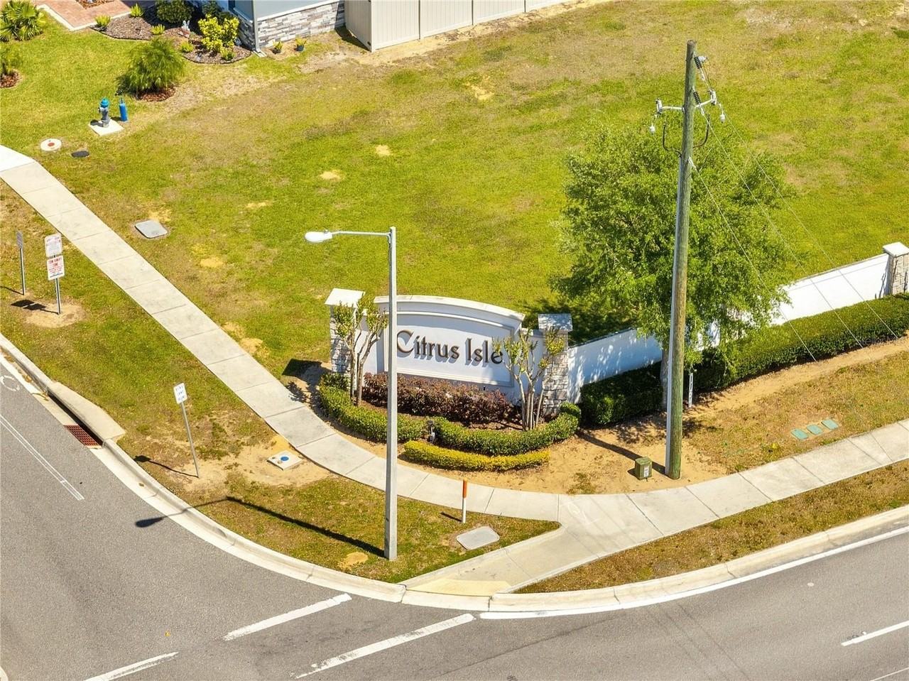 309 Citrus Isle Loop - Photo 2 of 36