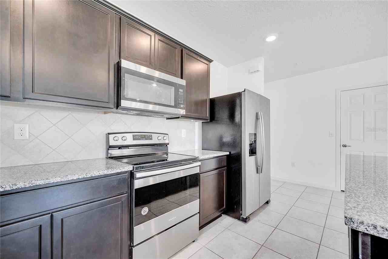 309 Citrus Isle Loop - Photo 6 of 36