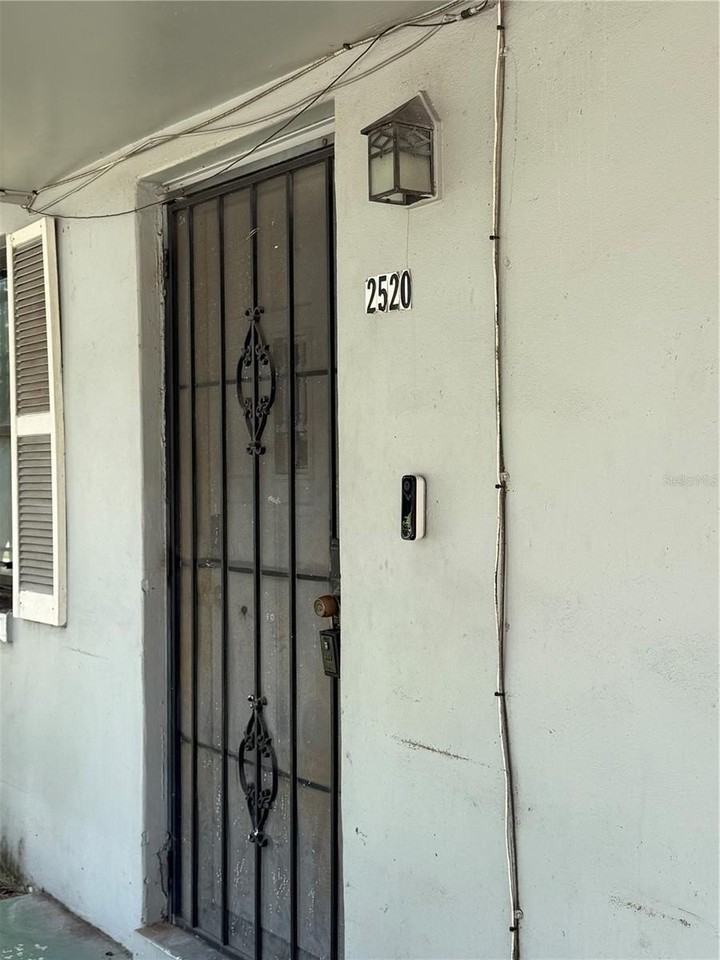 2520 John Bruce Ave - Photo 2 of 48