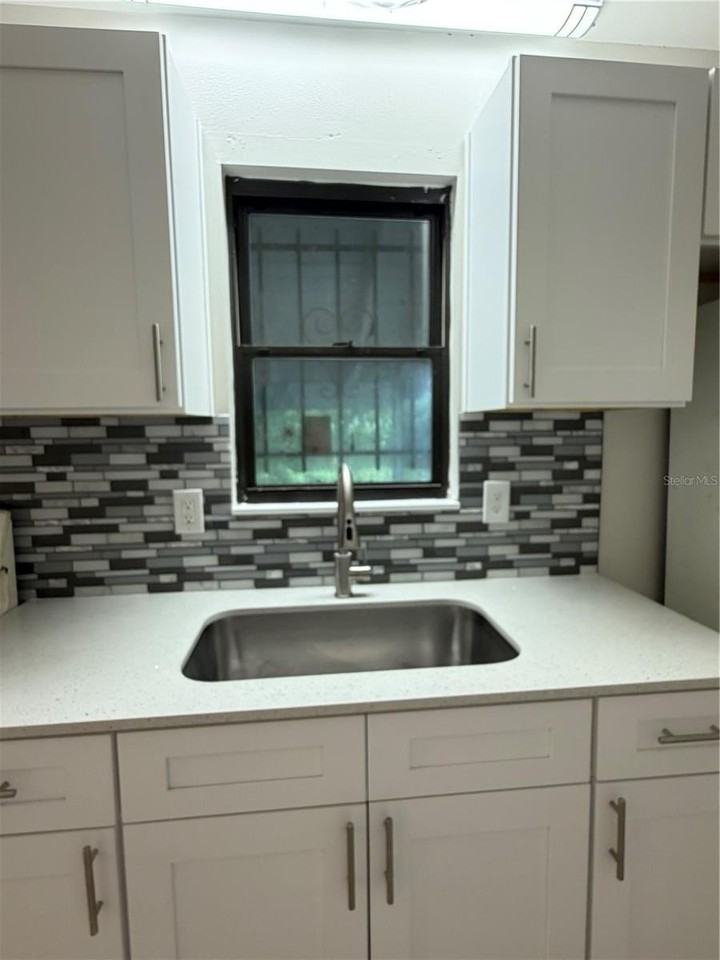 2520 John Bruce Ave - Photo 5 of 48