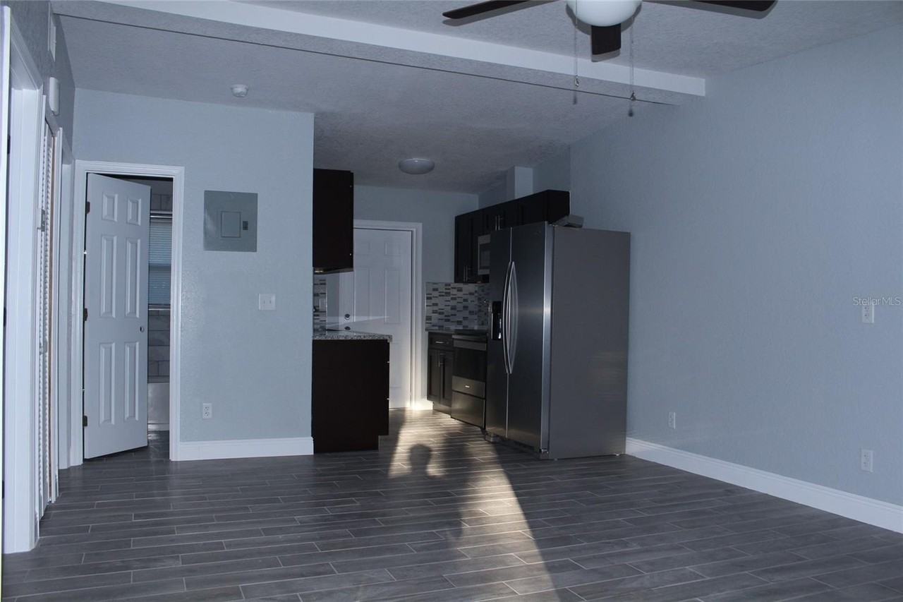 415 W Lancaster Rd #6 - Photo 3 of 10