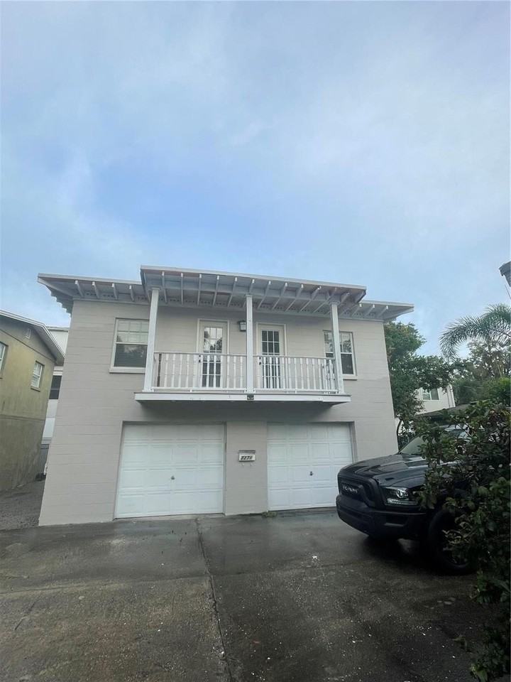 727 1/2 Edgewater Dr