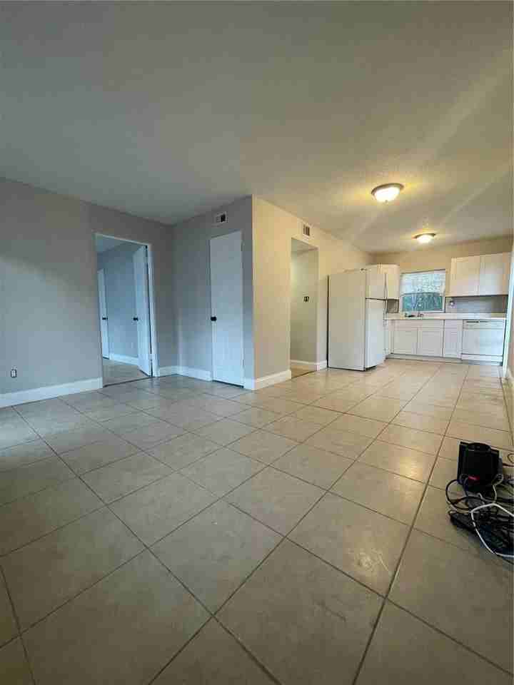 727 1/2 Edgewater Dr - Photo 3 of 22