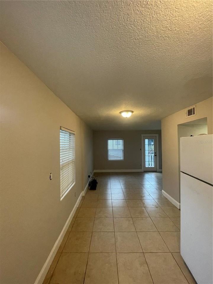 727 1/2 Edgewater Dr - Photo 4 of 22