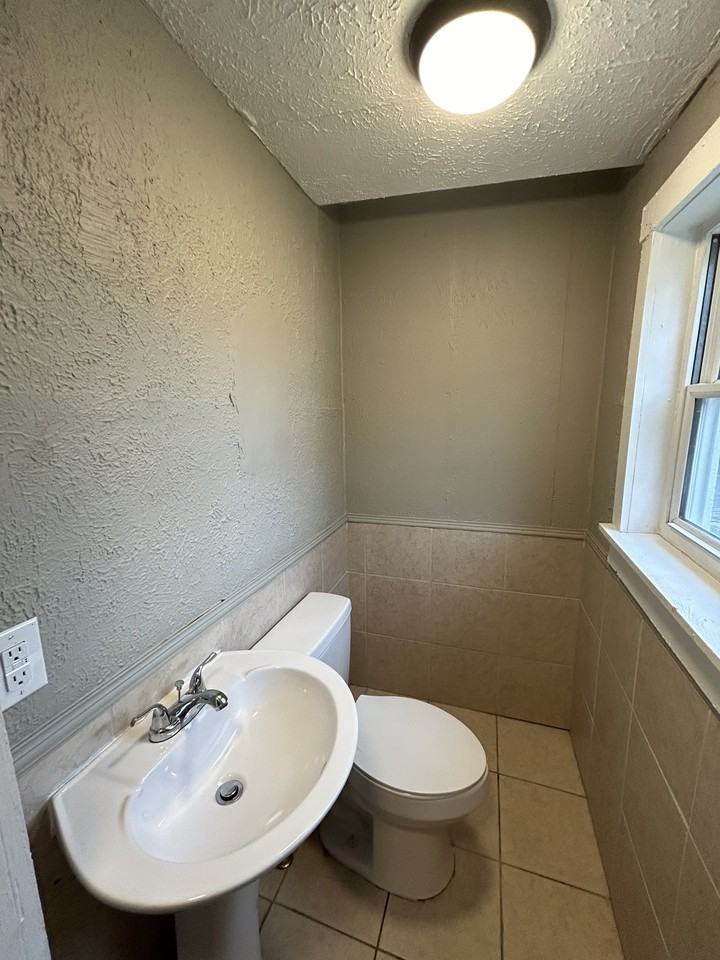 407 Henry Street - 1Unit 3 #1 - Photo 6 of 9