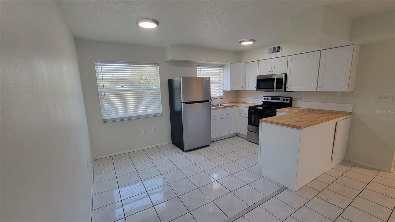 308 Avanda Ct #6 - Photo 3 of 33