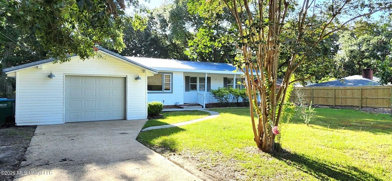 308 Live Oak Ave - Photo 2 of 19