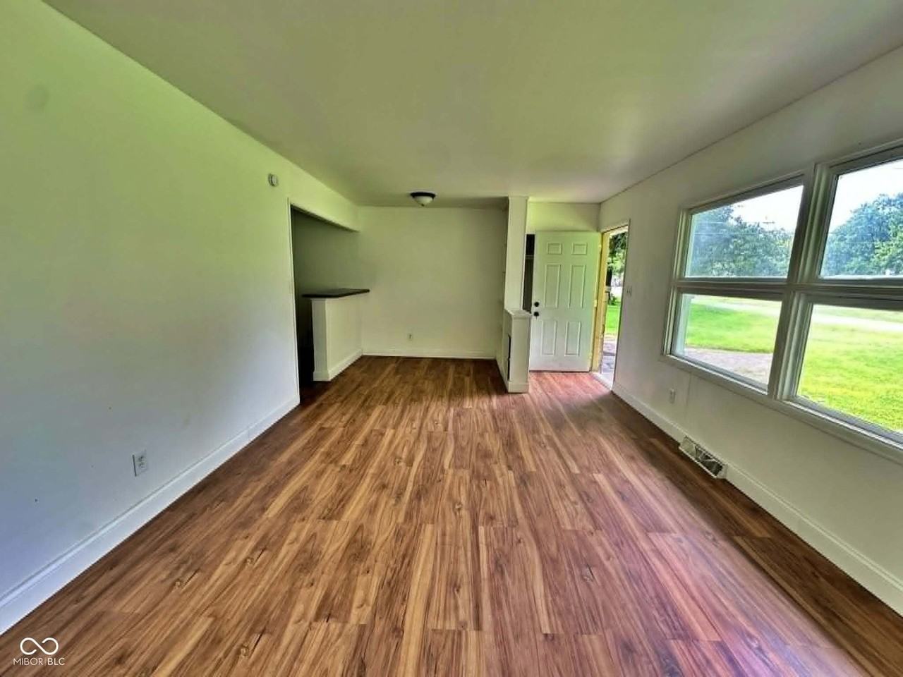 2725 Kristen Dr W - Photo 3 of 20