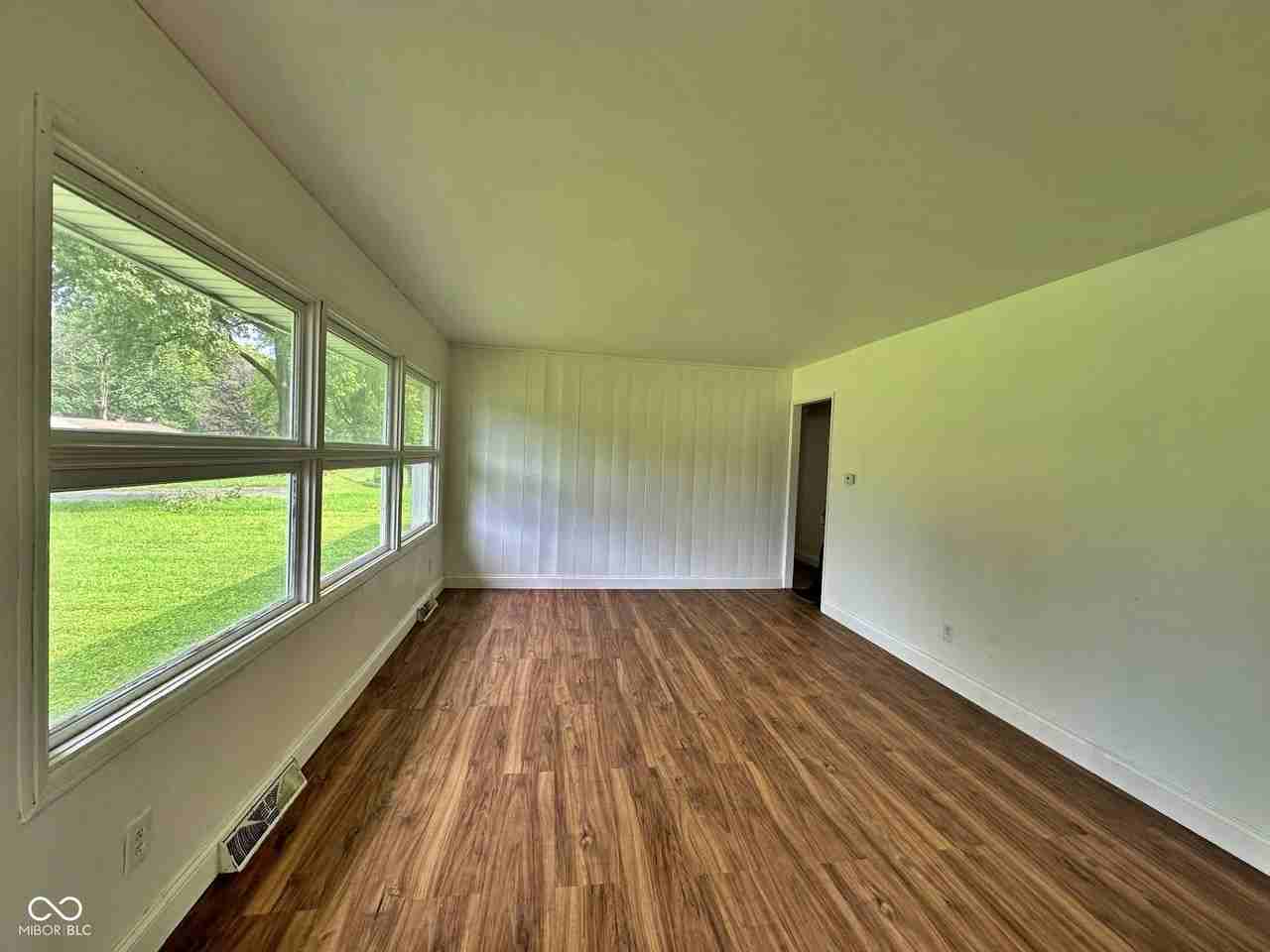 2725 Kristen Dr W - Photo 4 of 20