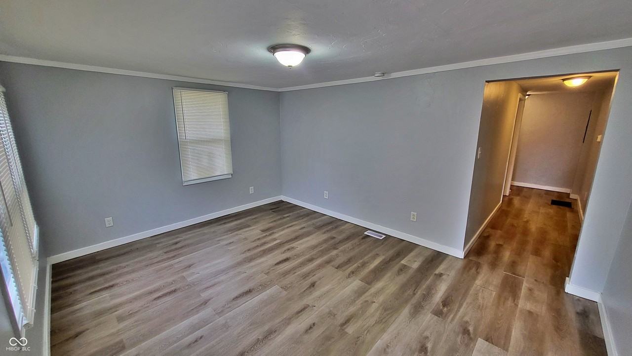 332 W 6th St - Photo 3 of 11