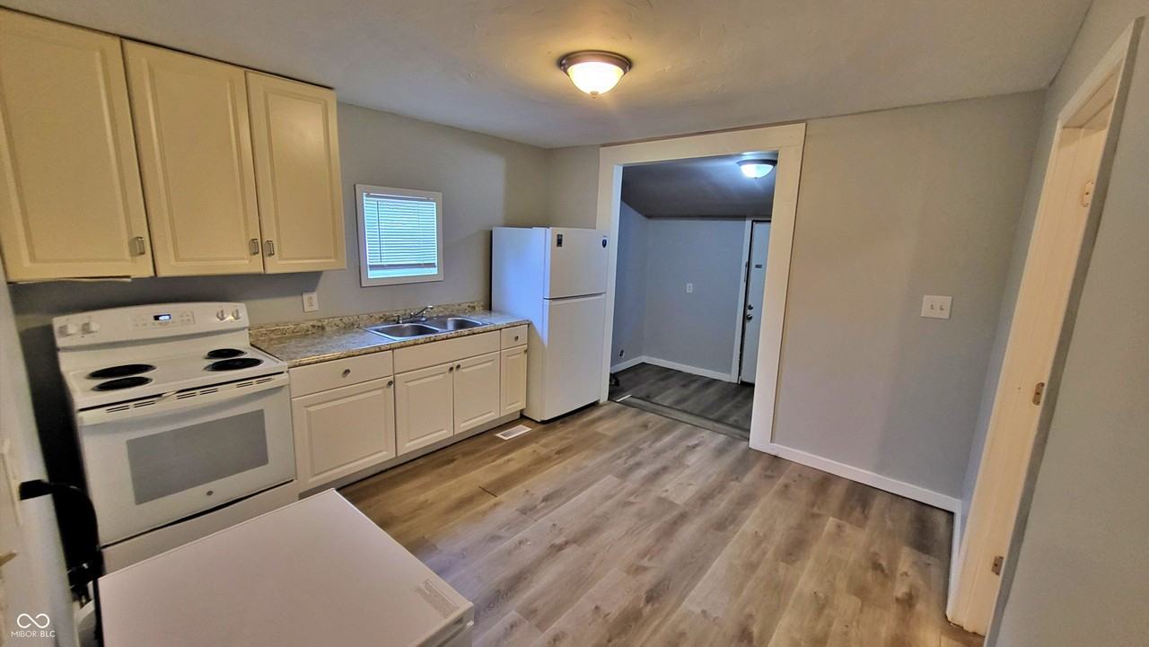 332 W 6th St - Photo 5 of 11