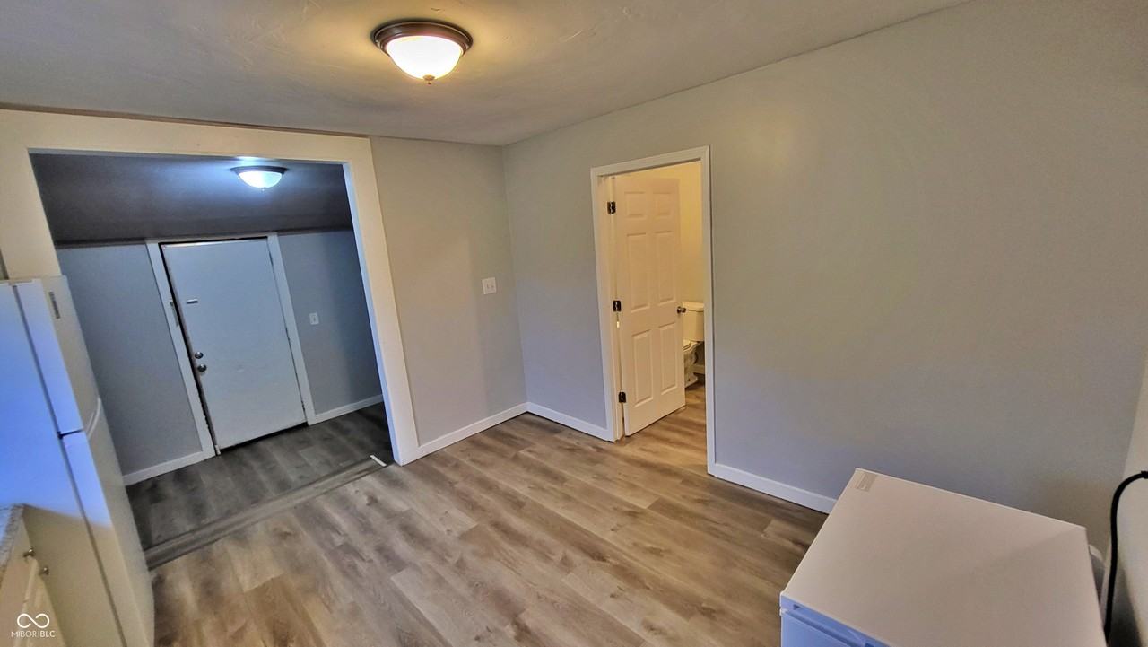 332 W 6th St - Photo 6 of 11