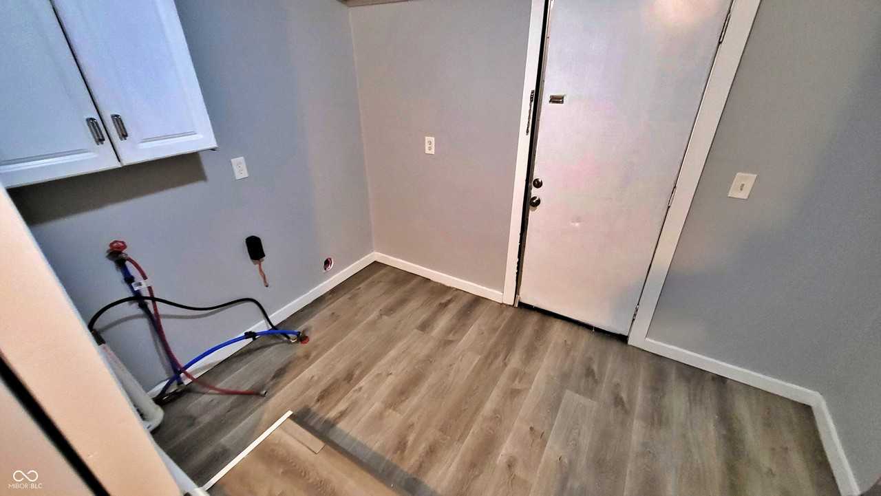 332 W 6th St - Photo 7 of 11
