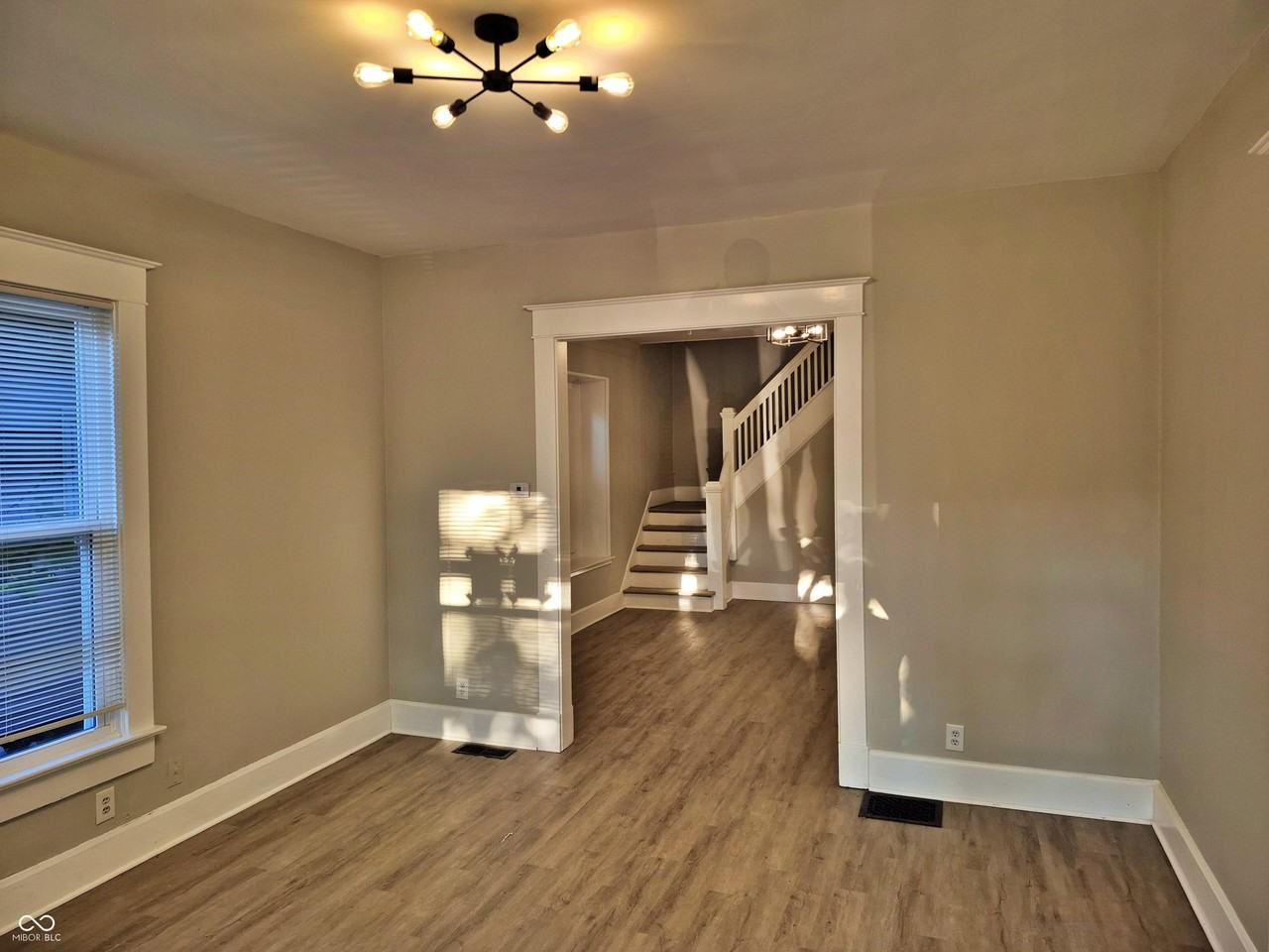 1820 Singleton St - Photo 4 of 30