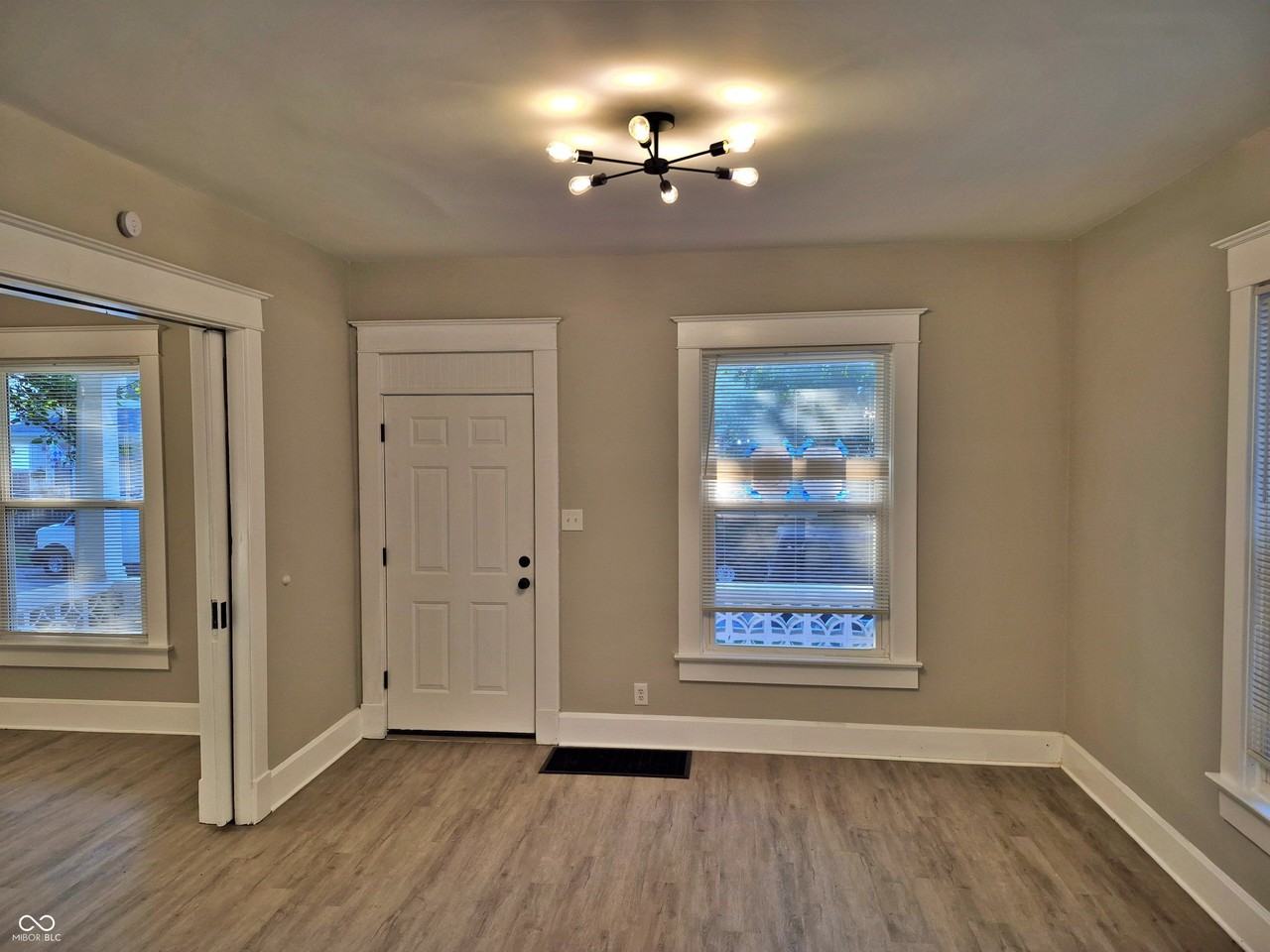 1820 Singleton St - Photo 6 of 30