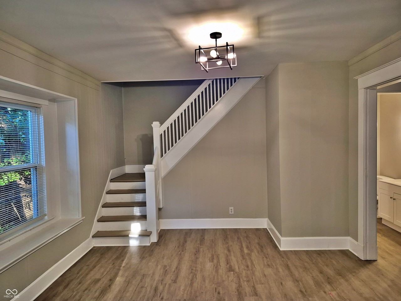 1820 Singleton St - Photo 7 of 30
