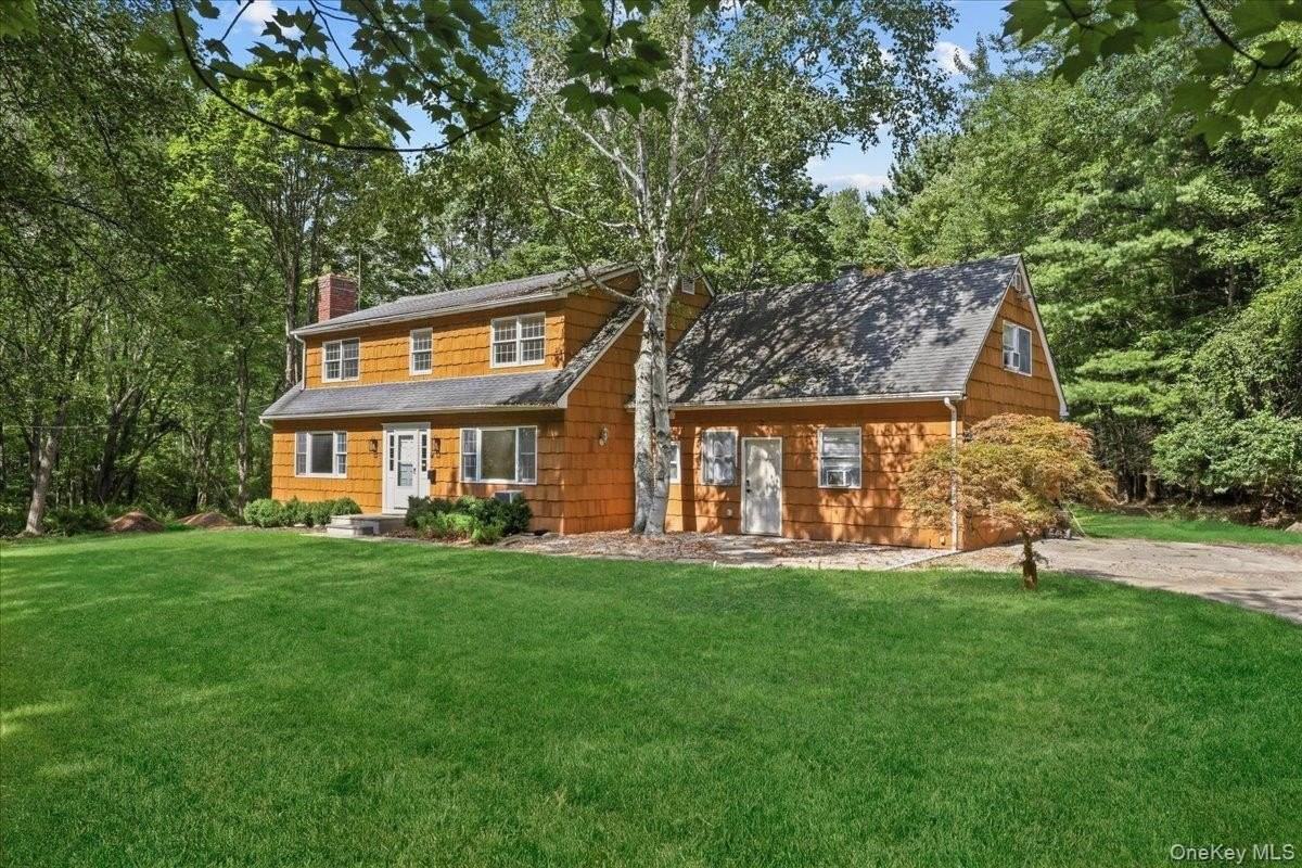 520 Croton Falls Rd - Photo 2 of 21