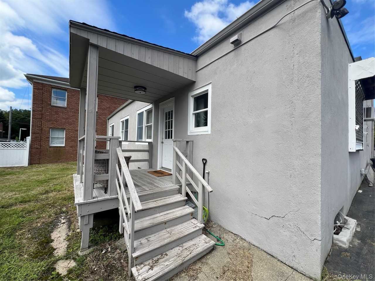 185 Forest Ave - Photo 7 of 10