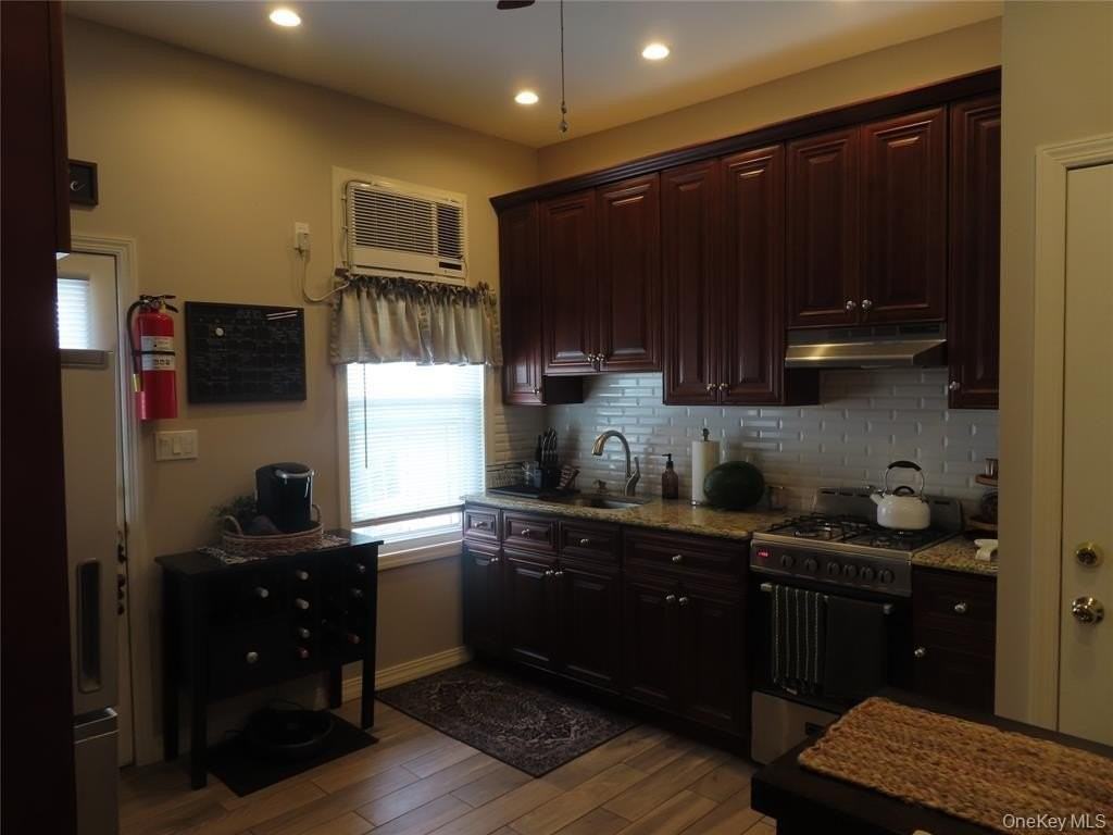33 Deer Park Ave #2C - Photo 2 of 7