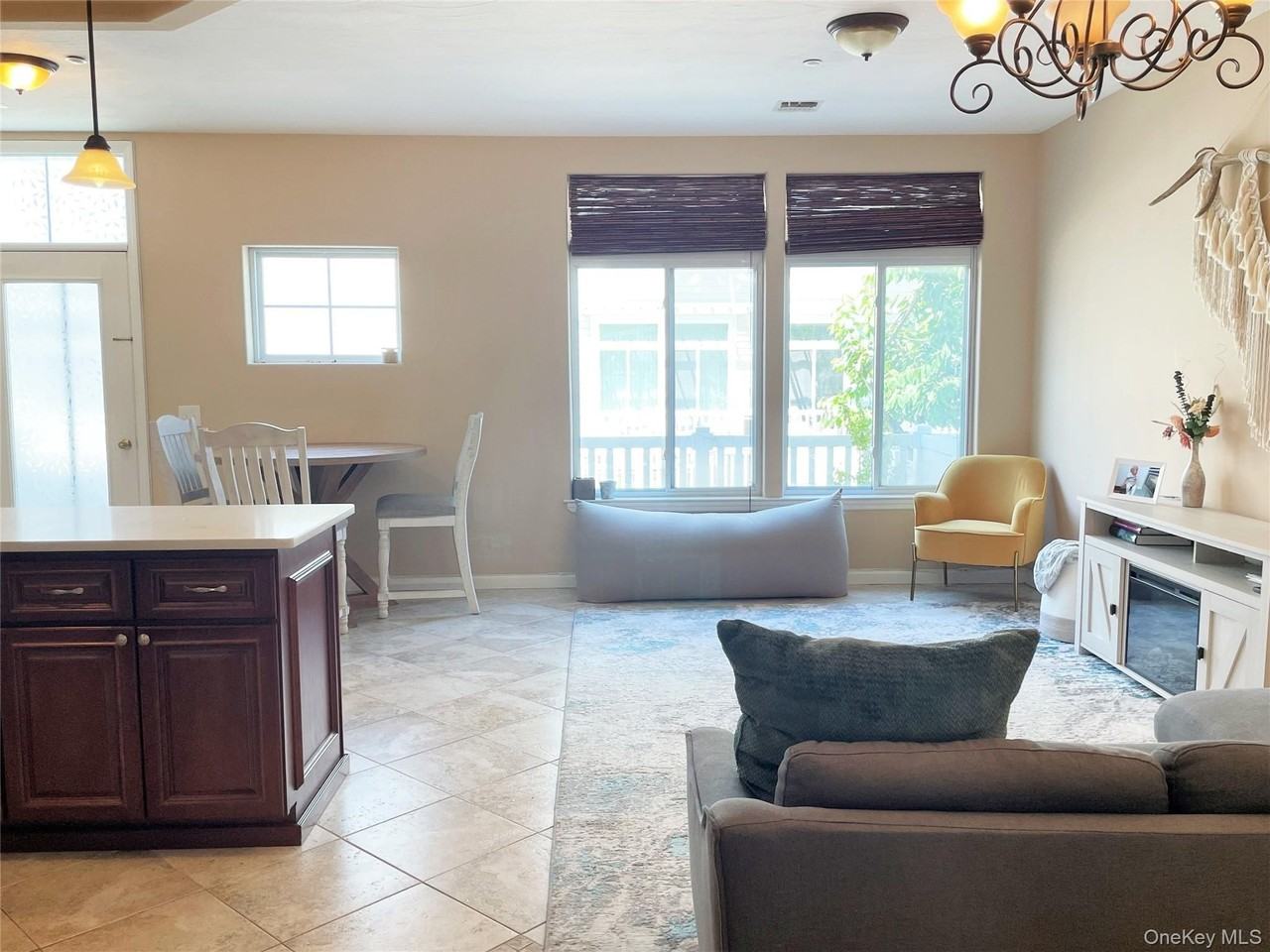 245 Beach Breeze Ln - Photo 5 of 25