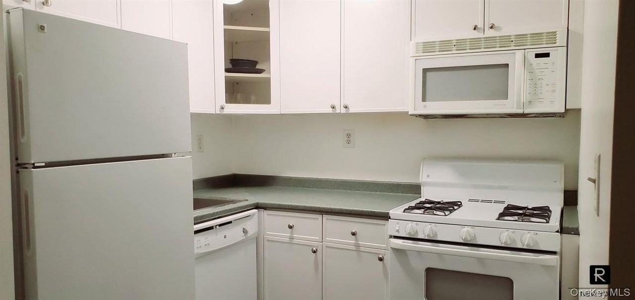 225 E 58th St #3A - Photo 7 of 9