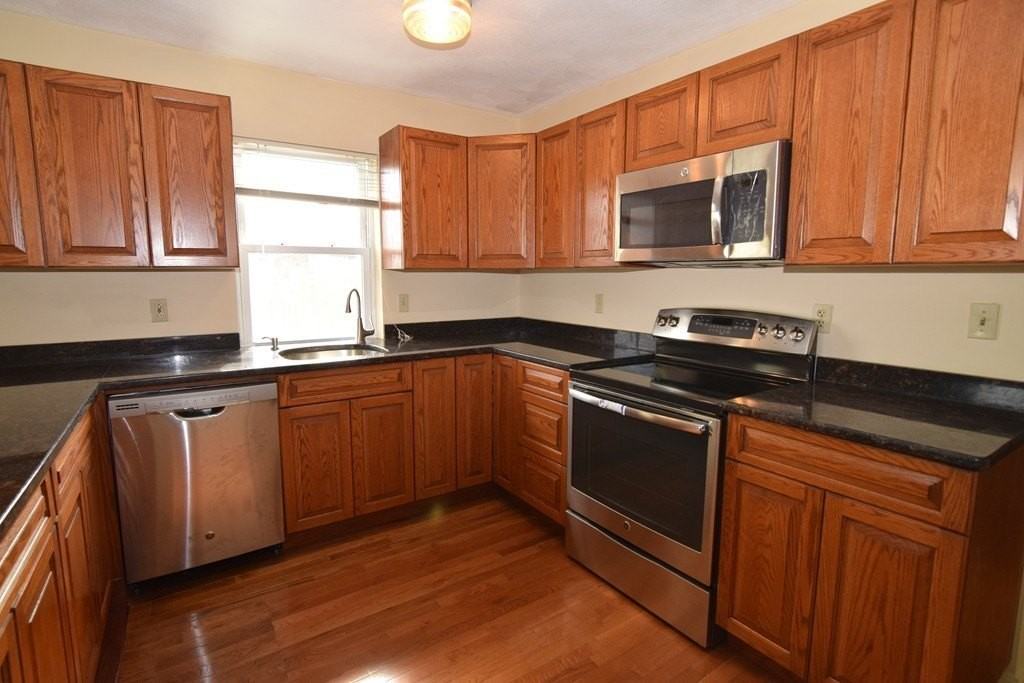 877 Washington St #D - Photo 3 of 6