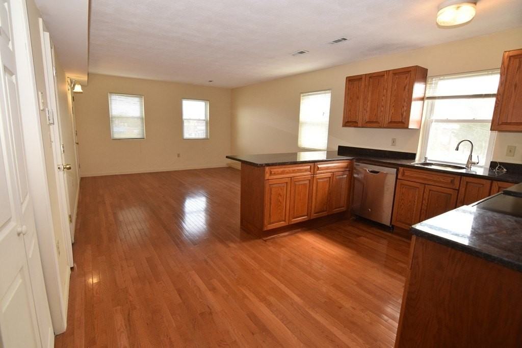 877 Washington St #D - Photo 5 of 6