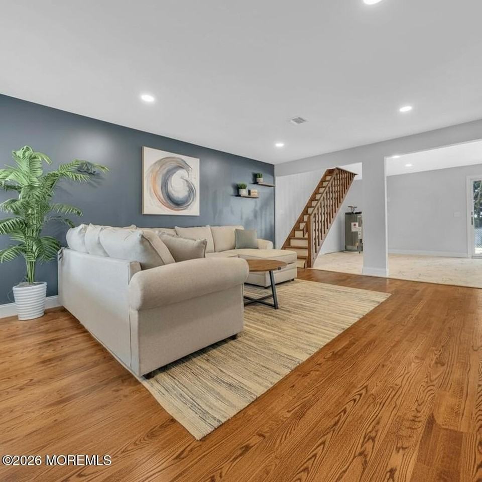 1143 Roe Ave - Photo 6 of 22