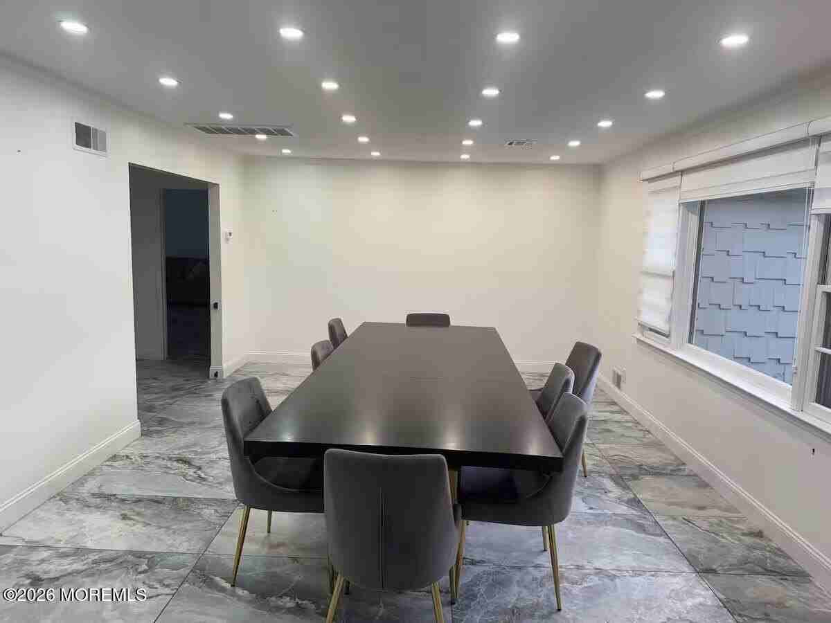 224 Howard Ave - Photo 4 of 24