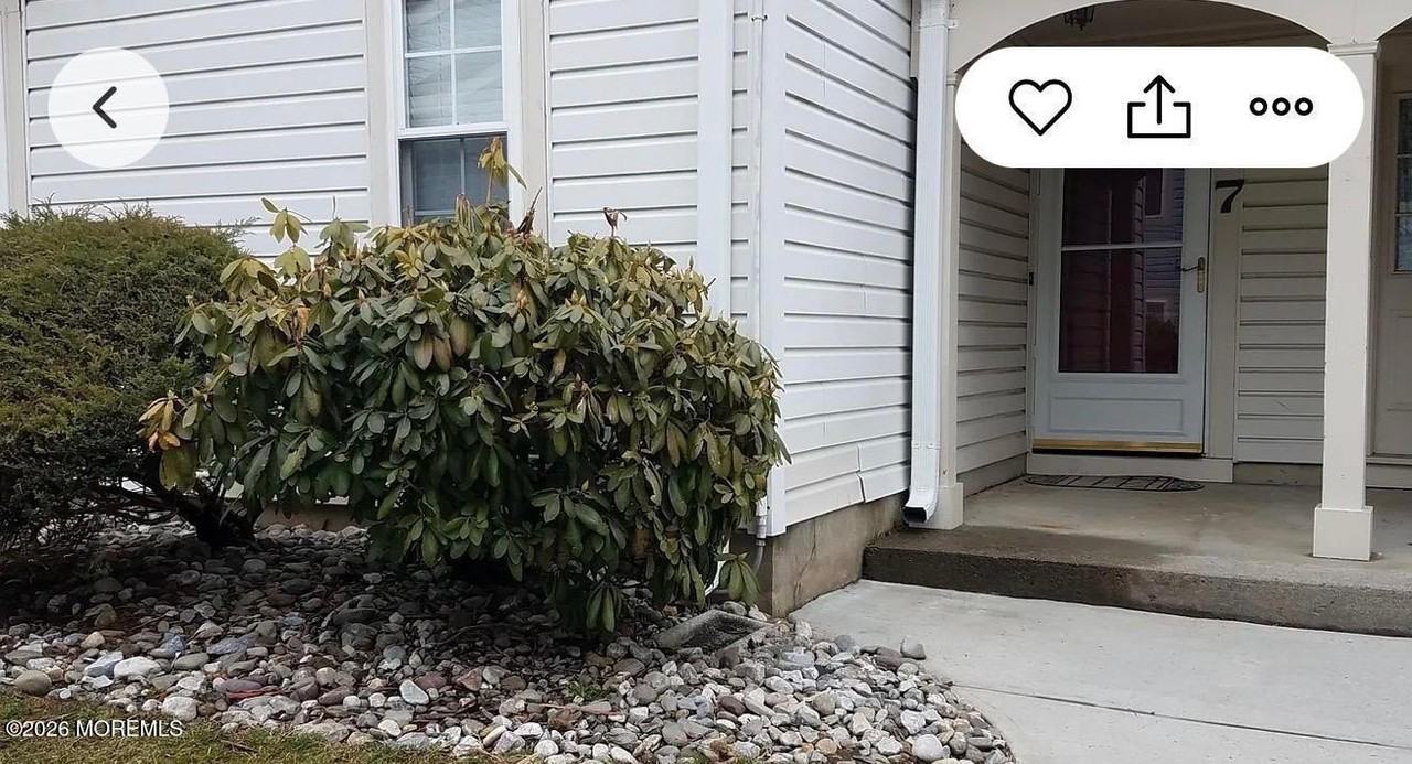 137 Tulip Ln - Photo 2 of 13