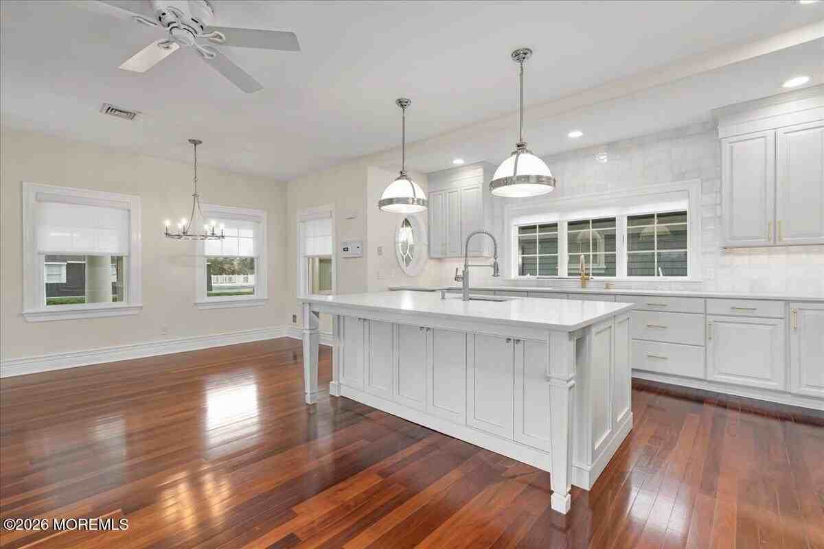 410 1st Ave - Photo 6 of 50