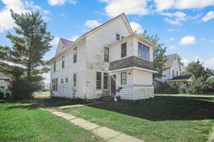 featured image of 123 W Waupansie St #2