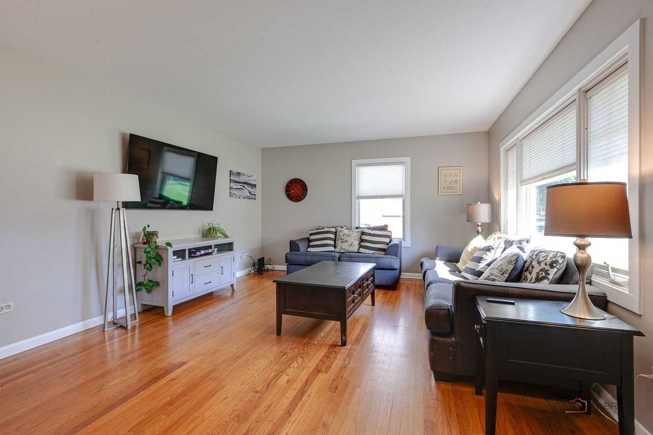 519 Dawes St - Photo 6 of 30