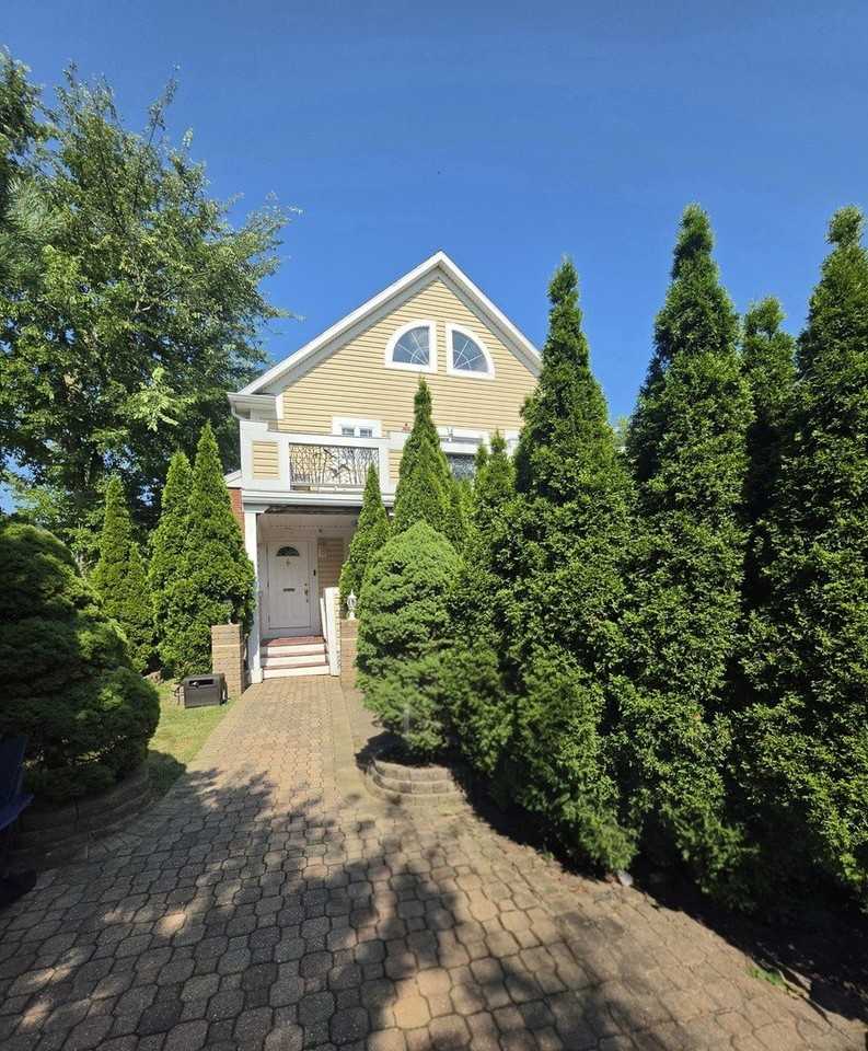 204 N Waukegan Rd - Photo 2 of 17