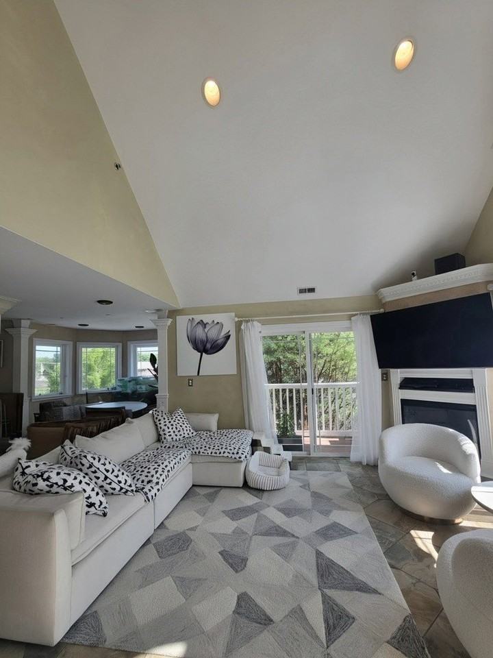 204 N Waukegan Rd - Photo 4 of 17