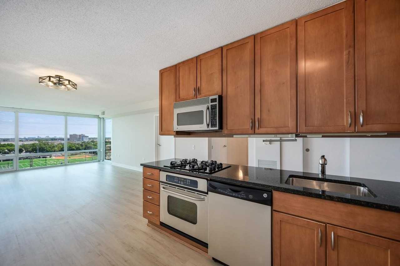 9715 Woods Dr #1209 - Photo 5 of 25
